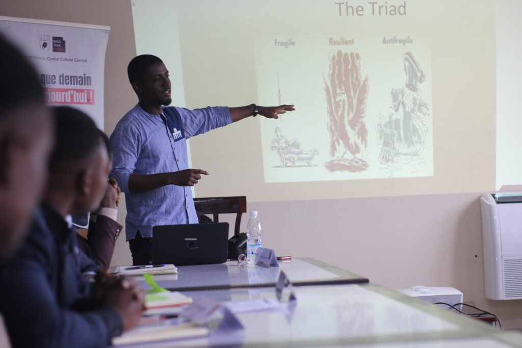 Photo 2 Jean Jacques Amany classroom session